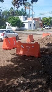 Critican zanjas sin reparar en calles de Navojoa